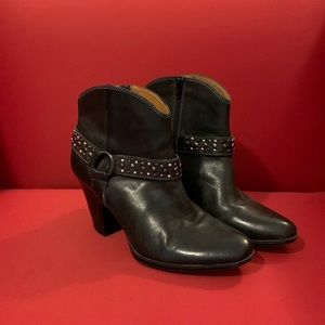 EUC Sofft ankle boots